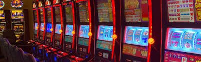 Tampilan meja live casino villabet78 dengan dealer profesional dan antarmuka interaktif di perangkat mobile